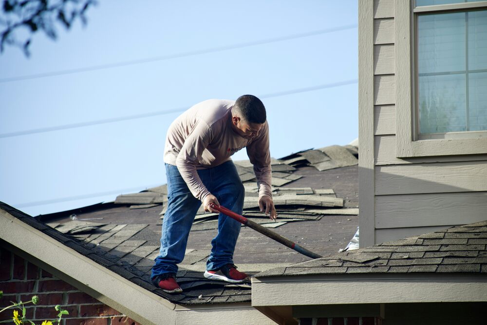 How to Handle Emergency Roof Repairs with Your Local Roofing Contractor